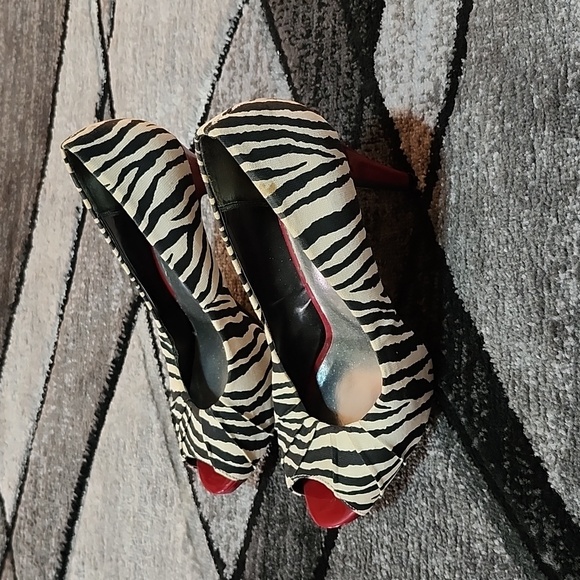 CANDIES CANVAS ZEBRA PRINT PEEP-TOE RED 4" HEEL PUMP STILETTO SHOE SIZE 8 - Picture 2 of 11